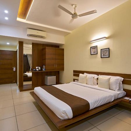 Hotel 3 Leaves Kolhapur Buitenkant foto