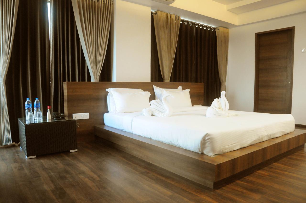 Hotel 3 Leaves Kolhapur Buitenkant foto