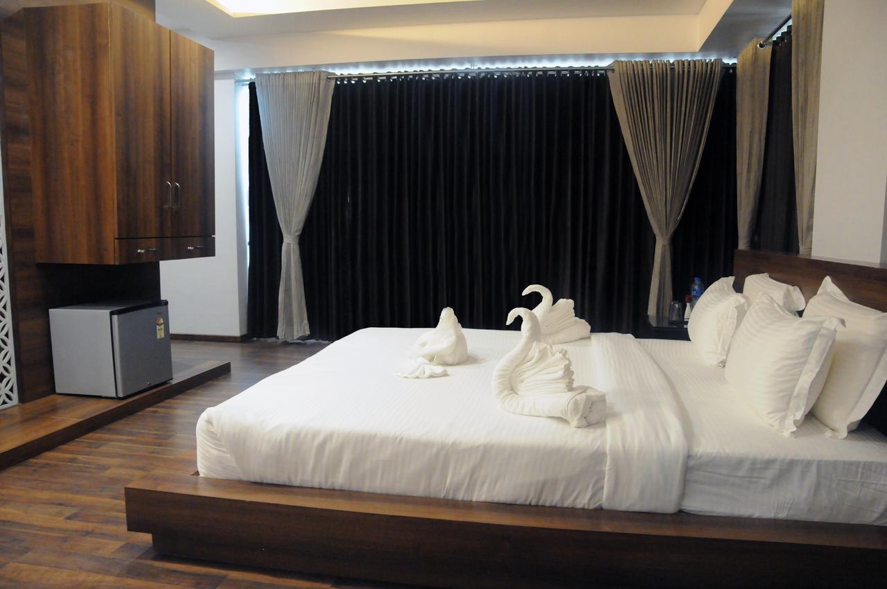 Hotel 3 Leaves Kolhapur Buitenkant foto