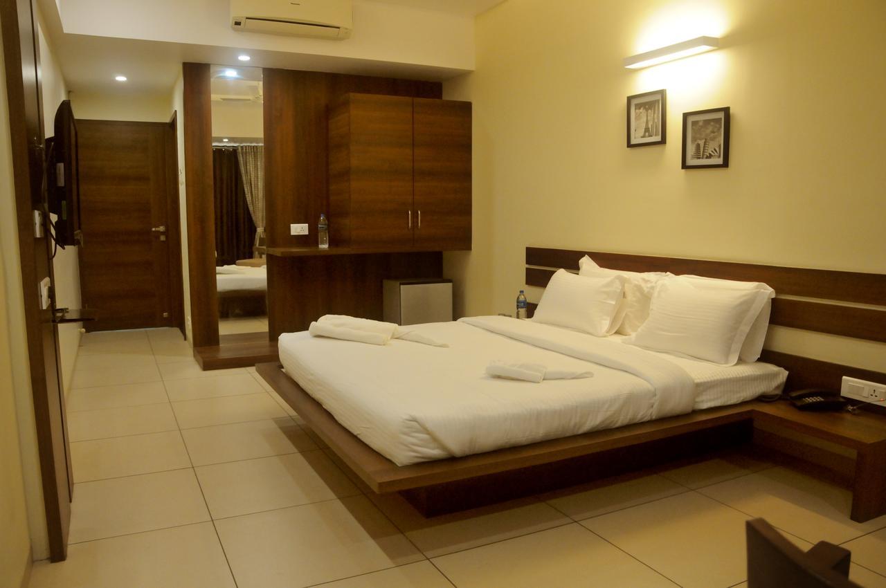 Hotel 3 Leaves Kolhapur Buitenkant foto