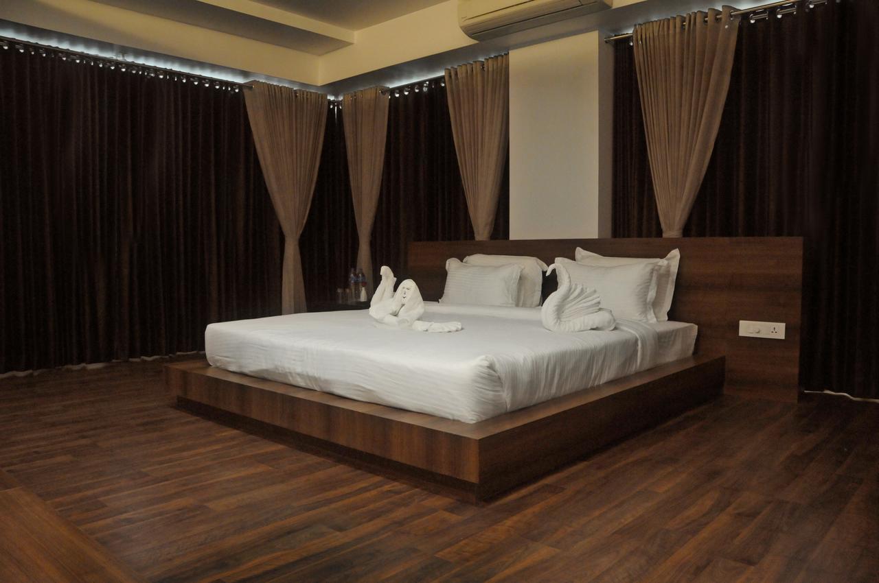 Hotel 3 Leaves Kolhapur Buitenkant foto