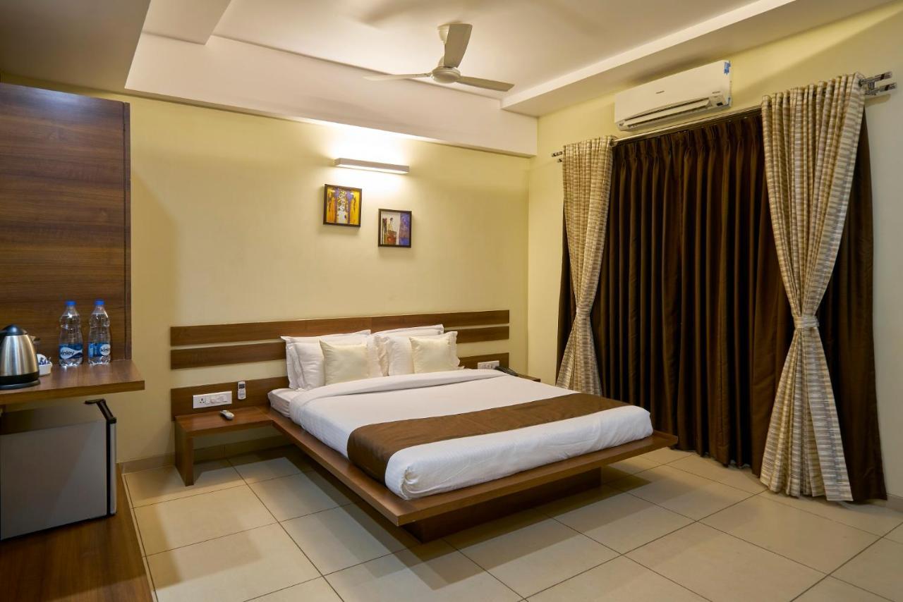 Hotel 3 Leaves Kolhapur Buitenkant foto