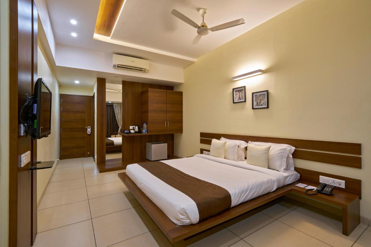 Hotel 3 Leaves Kolhapur Buitenkant foto