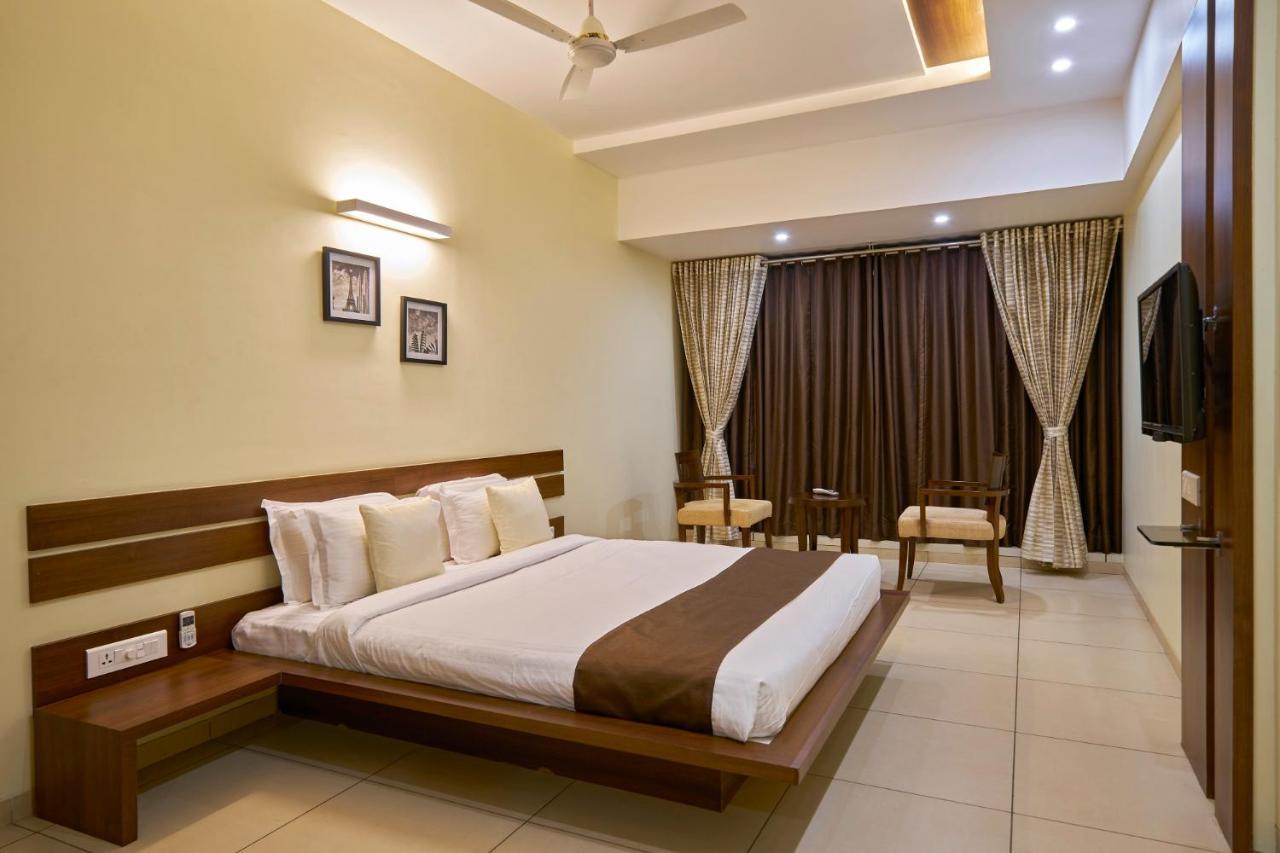 Hotel 3 Leaves Kolhapur Buitenkant foto