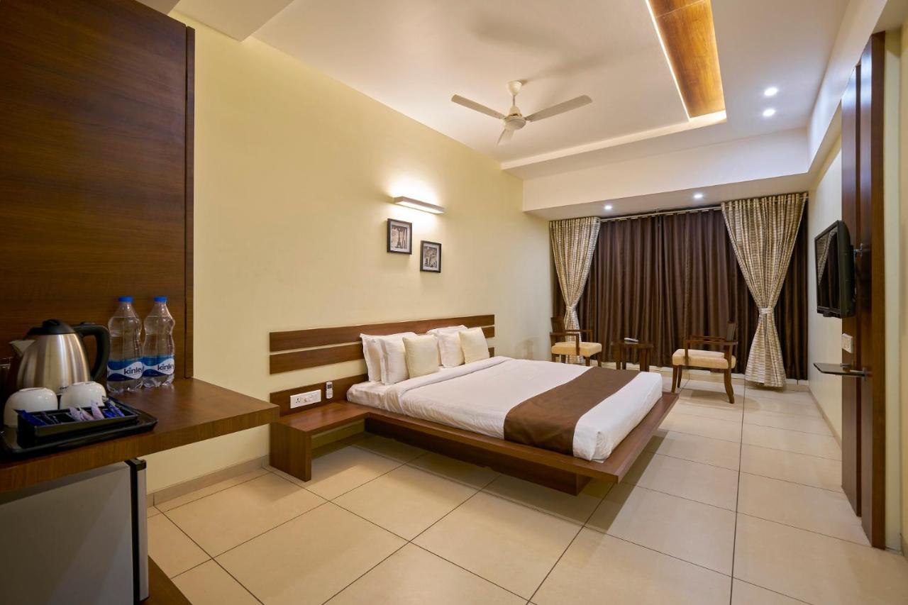 Hotel 3 Leaves Kolhapur Buitenkant foto