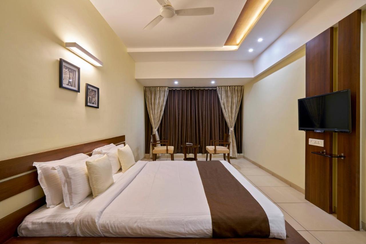Hotel 3 Leaves Kolhapur Buitenkant foto