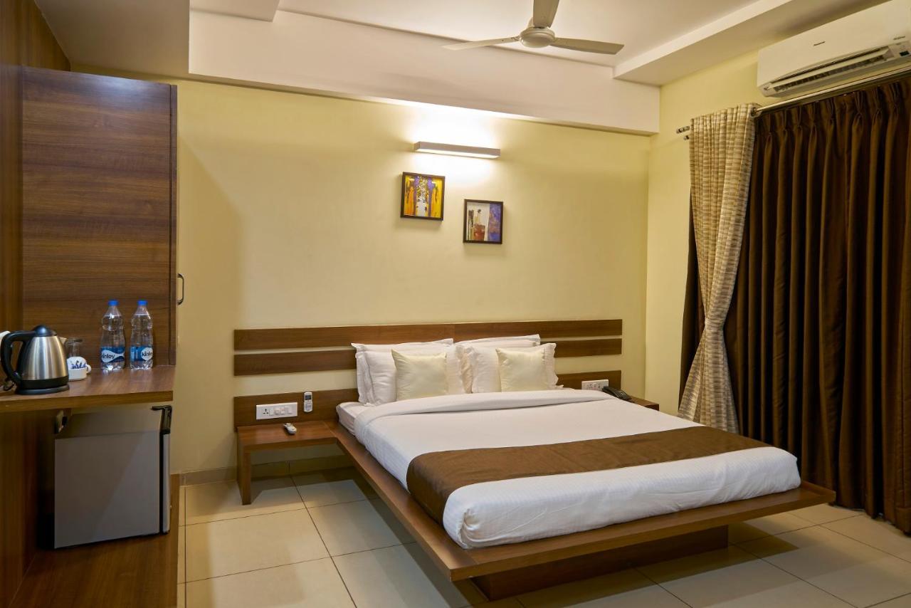 Hotel 3 Leaves Kolhapur Buitenkant foto