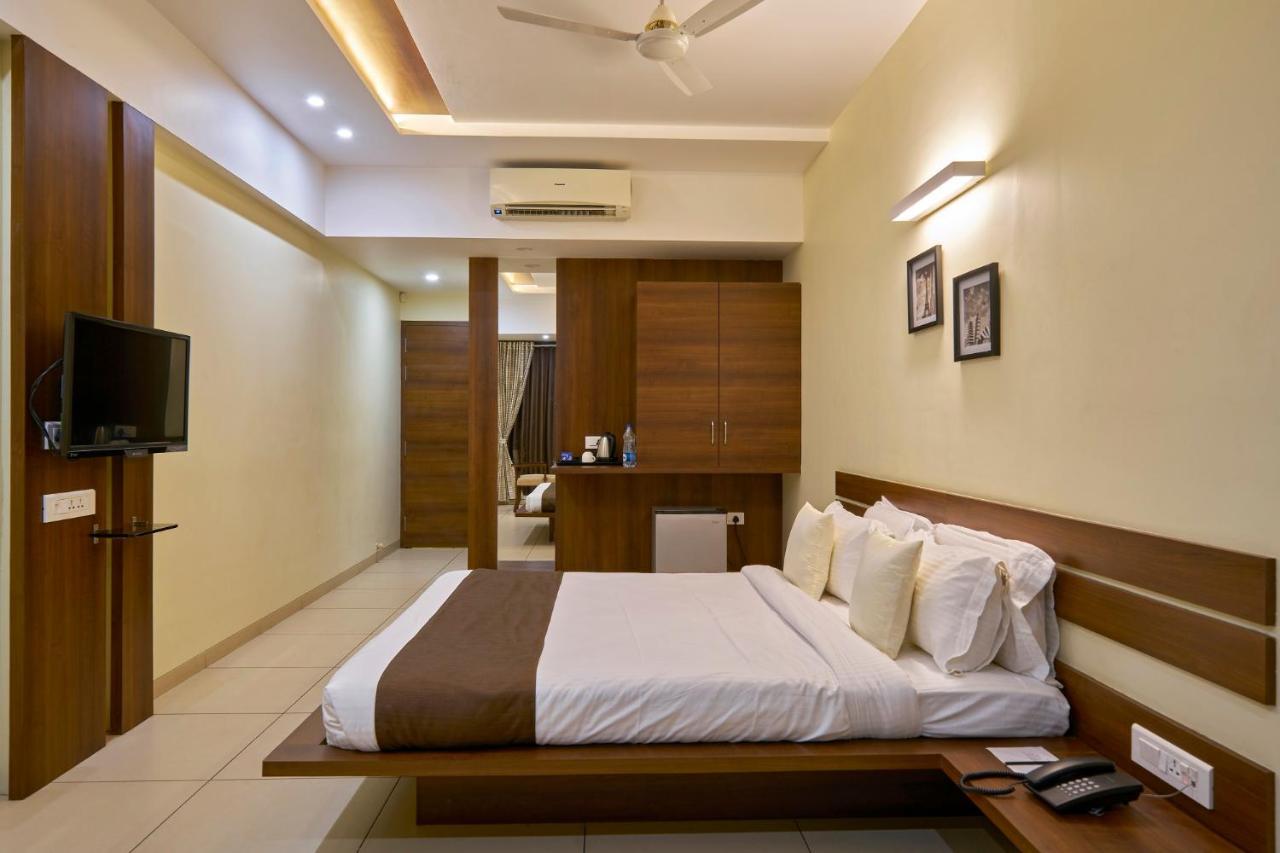 Hotel 3 Leaves Kolhapur Buitenkant foto
