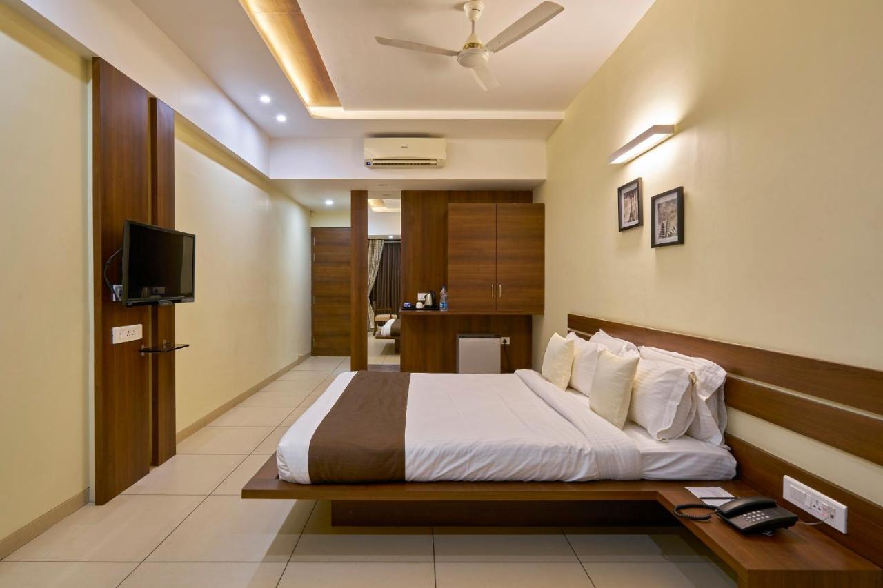 Hotel 3 Leaves Kolhapur Buitenkant foto