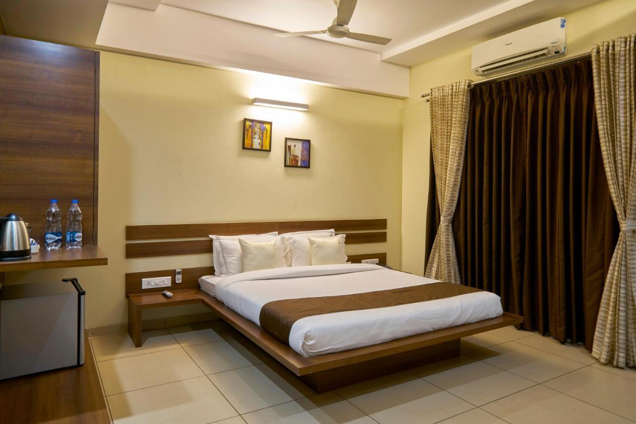 Hotel 3 Leaves Kolhapur Buitenkant foto